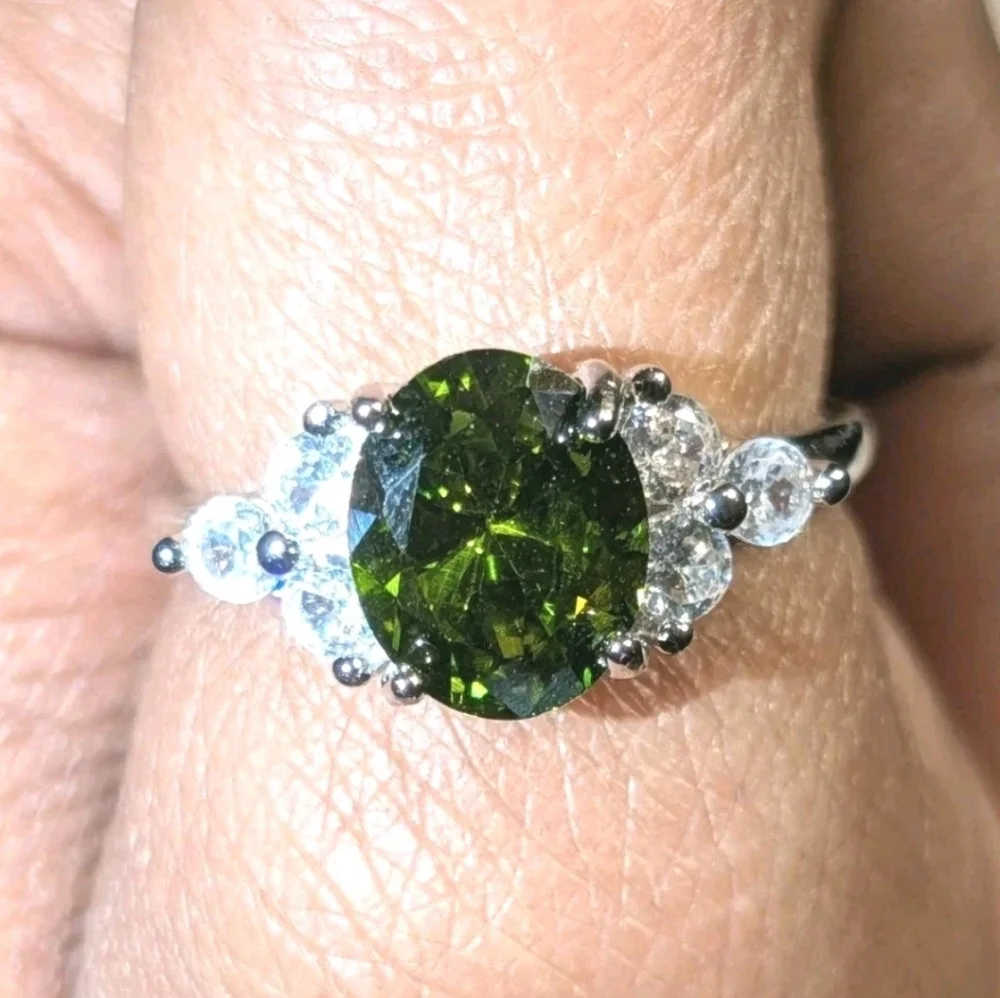 925 Dazzling 8 Ct Brilliant Cut olive green Gem Stone Engagement Ring Sz 10